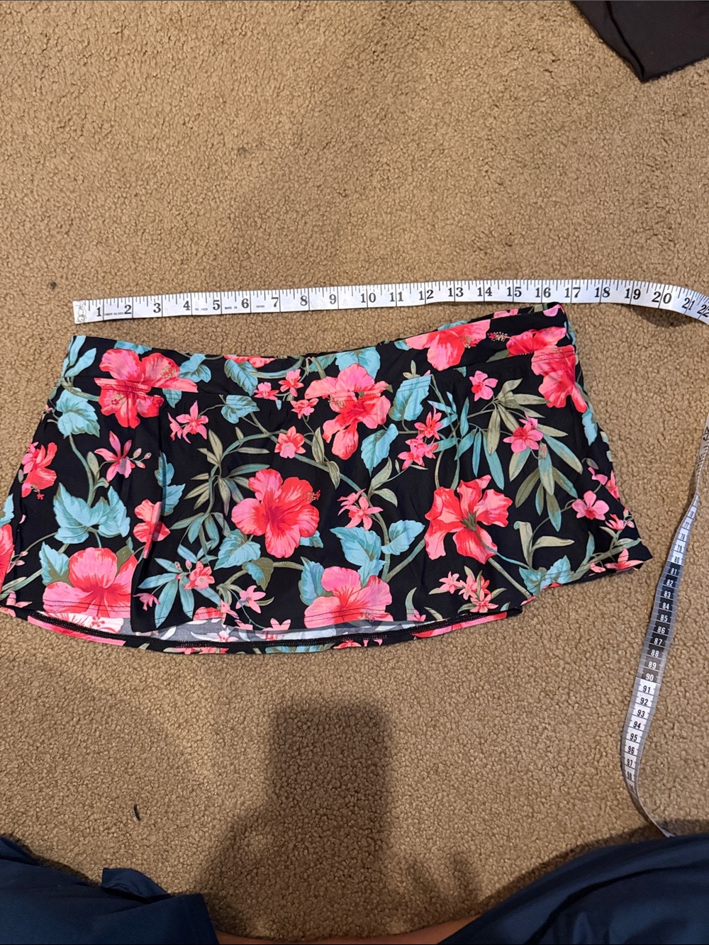 Cod Reef XL Floral Print Swim Skirt in Black w Flowers - Picture 2 of 5